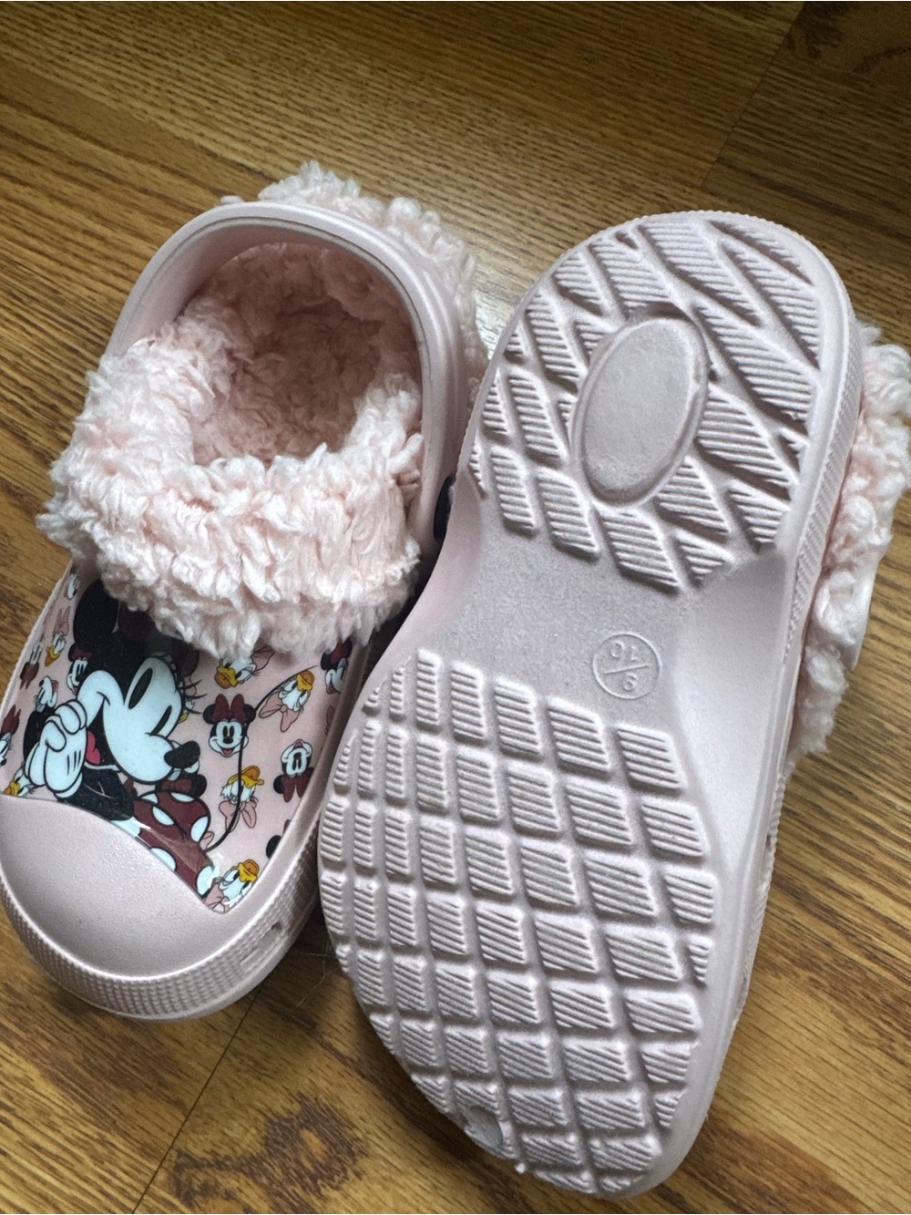 Kids Pink Daisy Duck Fuzzy Lined Clog Shoes - Picture 5 of 5